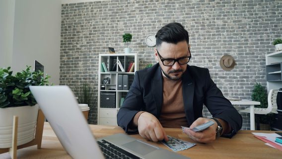 «Раніше фахівці змінювали компанії щороку просто „щоб отримати більше“. Зараз це вже не найкраща стратегія». Чи дійсно в IT стали платити менше й чи чекати росту зарплат IT-фахівцям: відповідають спеціалісти з найму EVO, Sigma Software й Railsware «Раніше фахівці змінювали компанії щороку просто „щоб отримати більше“. Зараз це вже не найкраща стратегія». Чи дійсно в IT стали платити менше й чи чекати росту зарплат IT-фахівцям: відповідають спеціалісти з найму EVO, Sigma Software й Railsware